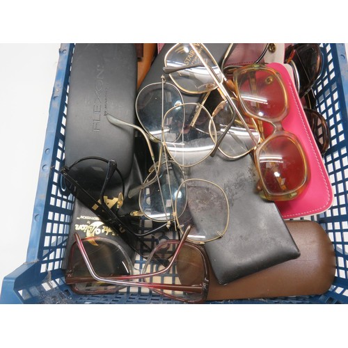 359 - JOBLOT OF VINTAGE GLASSES AND SUNGLASSES