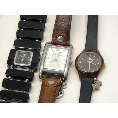 302 - 4x ASSORTED WRISTWATCHES TO INCLUDE EMPORIO ARMANI, MICHAEL KORS, RADLEY AND LINKS OF LONDON