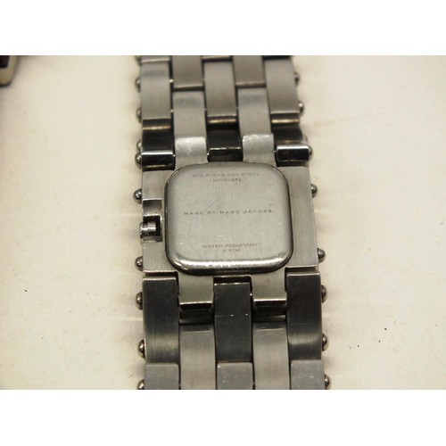 305 - DKNY WRISTWATCH WITH LEATHER STRAP AND A MARC JACOBS STAINLESS STEEL WRISTWATCH