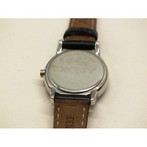 305 - DKNY WRISTWATCH WITH LEATHER STRAP AND A MARC JACOBS STAINLESS STEEL WRISTWATCH