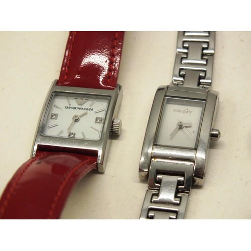 306 - 3x ASSORTED LADIES WATCHES TO INCLUDE EMPORIO ARMANI, DKNY AND SWATCH