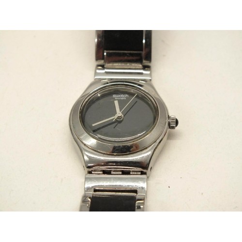 306 - 3x ASSORTED LADIES WATCHES TO INCLUDE EMPORIO ARMANI, DKNY AND SWATCH