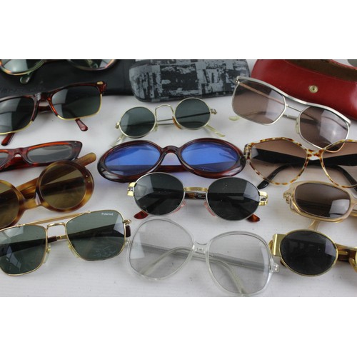 410 - 21 x Assorted Vintage SUNGLASSES Inc Polaroid, Hugo Boss, Zeiss