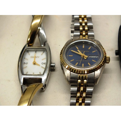 313 - 3x ASSORTED WATCHES TO INCLUDE DKNY, OLEG CASSINI AND PININFARINA PLUS A DALVEY TRAVEL CLOCK