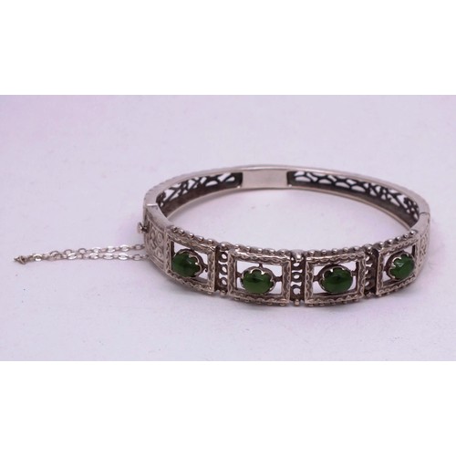 320 - VINTAGE STERLING SILVER AND JADE BANGLE WITH SAFETY CHAIN- 19G