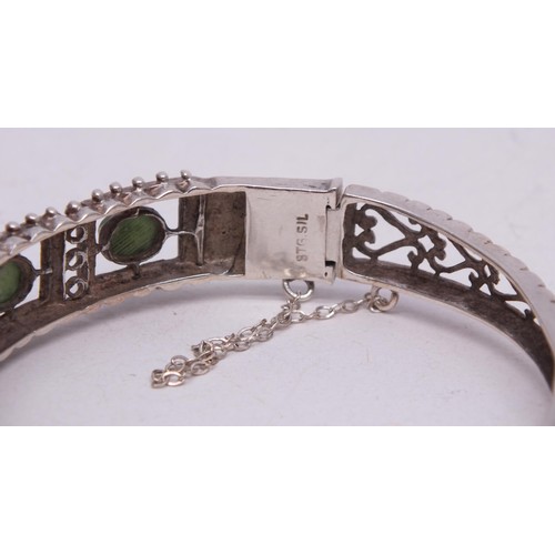 320 - VINTAGE STERLING SILVER AND JADE BANGLE WITH SAFETY CHAIN- 19G