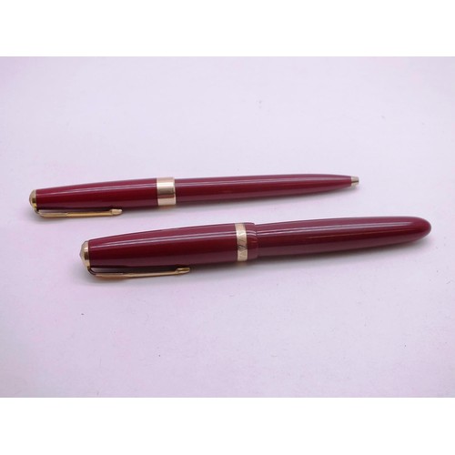 334 - PARKER BURGUNDY FOUNTAIN PEN WTIH 14K GOLD NIB AND MATCHING BALLPOINT PEN