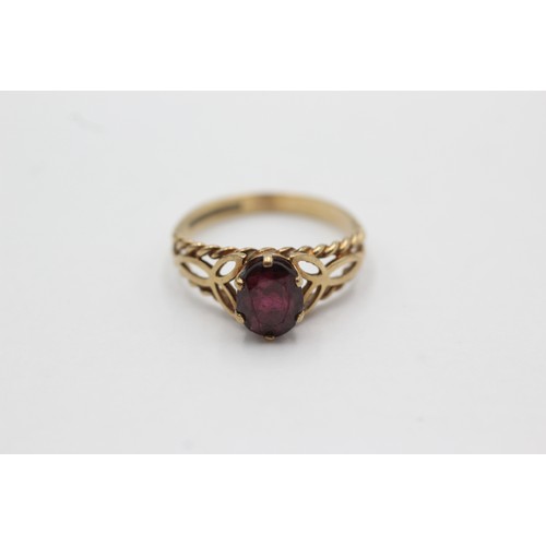 472 - 9ct gold vintage amethyst ornate openwork ring (2g)Size- N