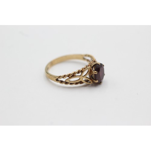 472 - 9ct gold vintage amethyst ornate openwork ring (2g)Size- N