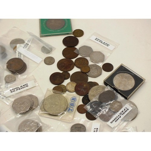 338 - JOBLOT OF ALL WORLD COINS INCLUDES SIXPENCES, 50 PENCES, USA DOLLAR AND HALF DOLLARS