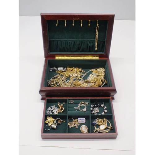 339 - WOODEN JEWELLERY BOX AND CONTENTS INCLUDES ROLLED GOLD CAMEO, ORIS WATCH  WITH ROLLED GOLD SRAP, GOL... 