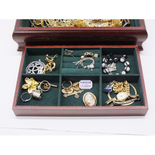 339 - WOODEN JEWELLERY BOX AND CONTENTS INCLUDES ROLLED GOLD CAMEO, ORIS WATCH  WITH ROLLED GOLD SRAP, GOL... 