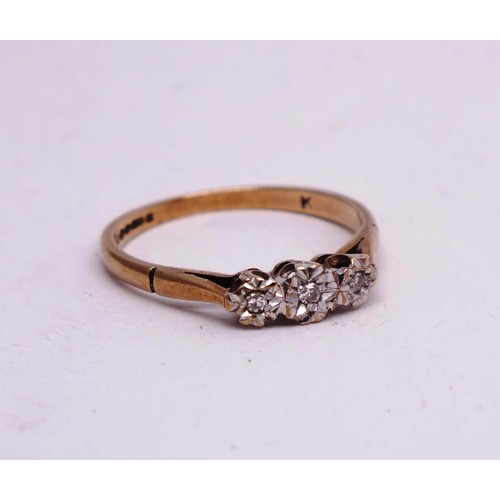 343 - 9ct GOLD TRILOGY RING SIZE H- 1g