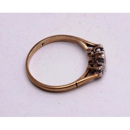 343 - 9ct GOLD TRILOGY RING SIZE H- 1g