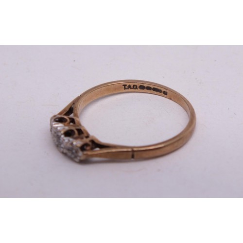 343 - 9ct GOLD TRILOGY RING SIZE H- 1g