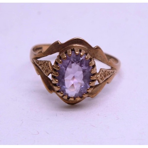 344 - VINTAGE 9ct GOLD AMETHYST GLASS RING SIZE M- 1.4g