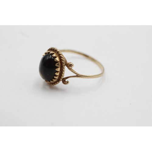 488 - 9ct gold vintage onyx cocktail ring (1.5g)Size- P