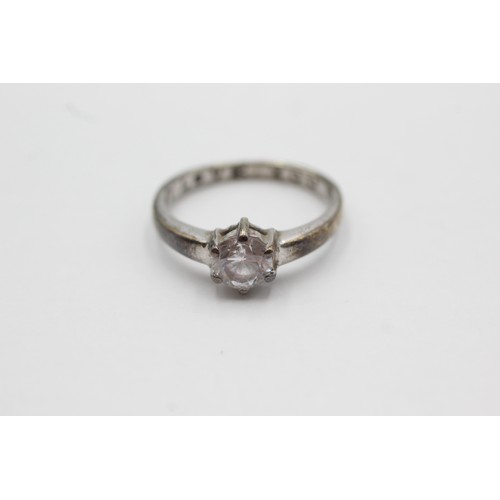 492 - 9ct white gold clear gemstone solitaire ring (2.6g)Size- N