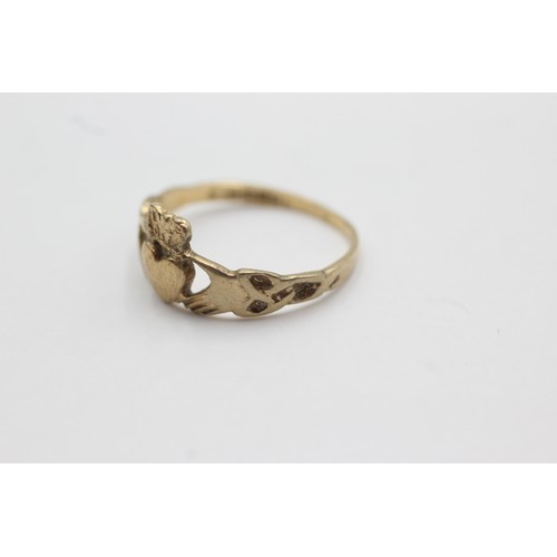 502 - 9ct gold claddagh ring (2g)Size- P