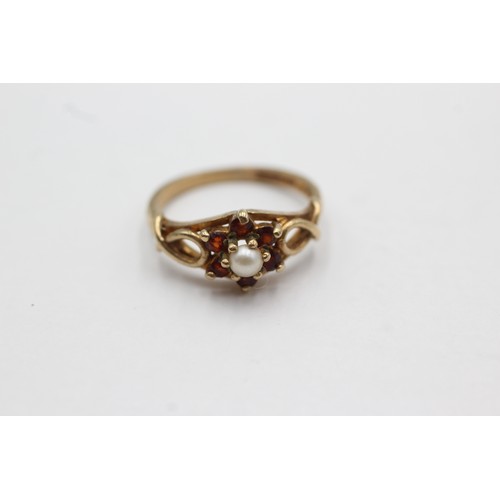 508 - 9ct gold vintage pearl & garnet cluster ring (2.5g)Size- M