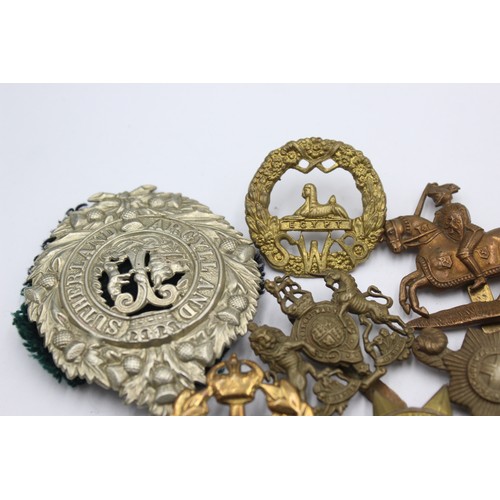 517 - 10 x Assorted Vintage MILITARY Cap Badges Inc Canadian, Australian, Scottish Etc