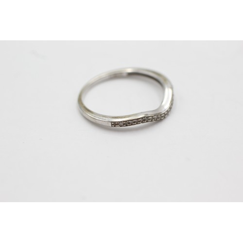 532 - 9ct white gold diamond wishbone ring (1.9g) size R