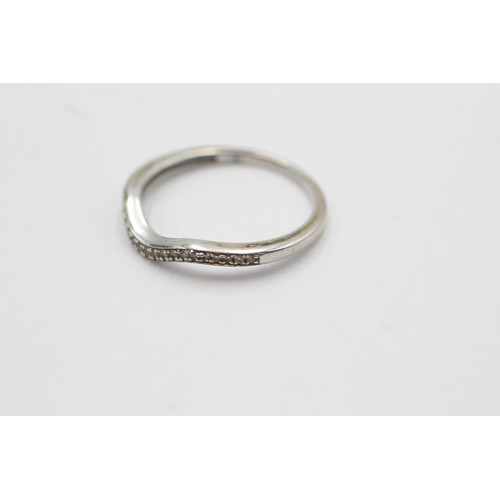 532 - 9ct white gold diamond wishbone ring (1.9g) size R