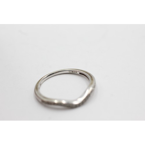 532 - 9ct white gold diamond wishbone ring (1.9g) size R