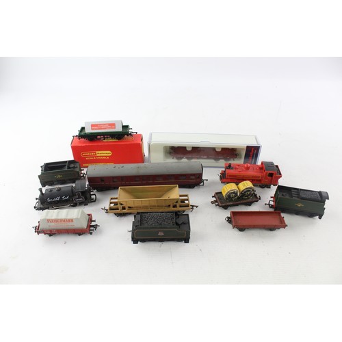 535 - 12 x OO Gauge Locos, Rolling Stock, Carriages Inc Hornby Dublo, Triang Etc