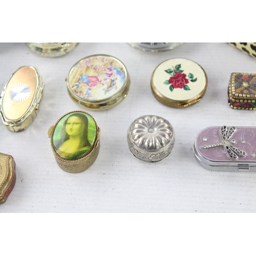 546 - 20 x Vintage Decorative TRINKET / PILL Boxes Inc Silver Plate, Gemstone Etc