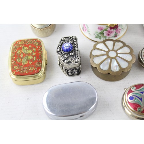 553 - 20 x Vintage Decorative TRINKET / PILL Boxes Inc Brass, Cloisonne, Glass Etc