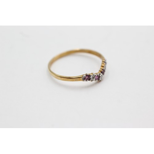 564 - 9ct gold ruby & diamond wishbone ring (1.2g) size S