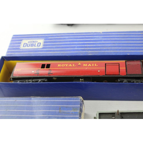 570 - 10 x Vintage HORNBY DUBLO OO Gauge Inc Carriages, Rolling Stock