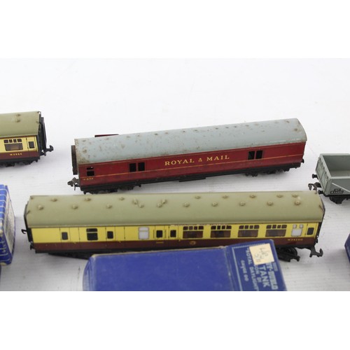 570 - 10 x Vintage HORNBY DUBLO OO Gauge Inc Carriages, Rolling Stock