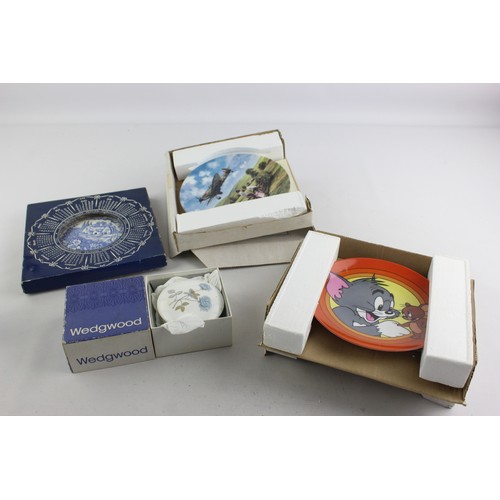 599 - 4 x Boxed Ceramic Ornaments / Plates Inc Wedgewood ' Ice Rose'