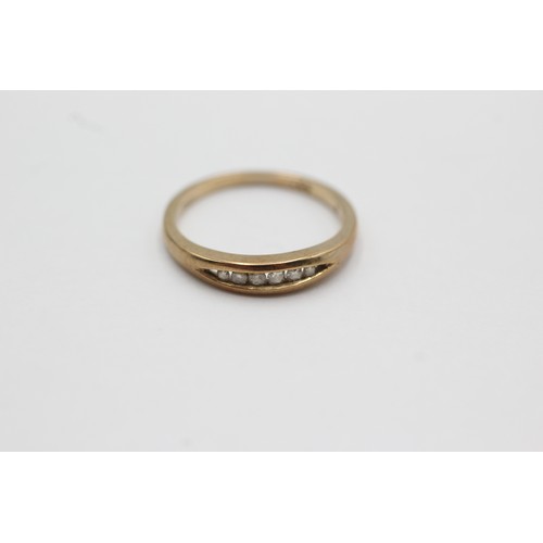 600 - 9ct gold vintage diamond channel setting ring (1.3g) size I