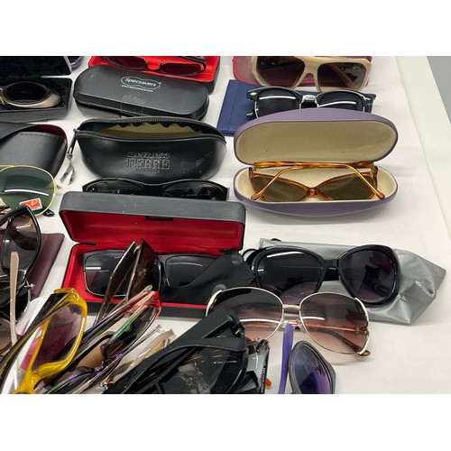 434 - 80 x Assorted SUNGLASSES Inc. D&G, Ferre, Tommy Hilfiger