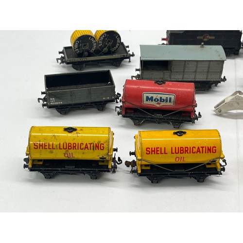 577 - 12 x Vintage HORNBY DUBLO Loco & Rolling Stock OO Gauge Inc 48158 Loco