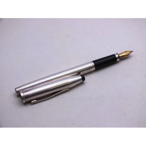 211 - STERLING SILVER HALLMAKRED CROSS IRELAND FOUNTAIN PEN