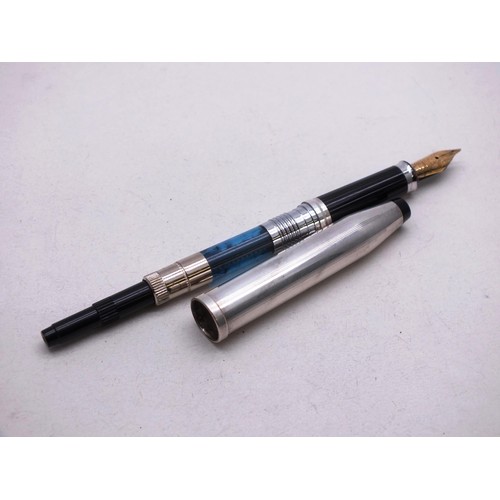 211 - STERLING SILVER HALLMAKRED CROSS IRELAND FOUNTAIN PEN