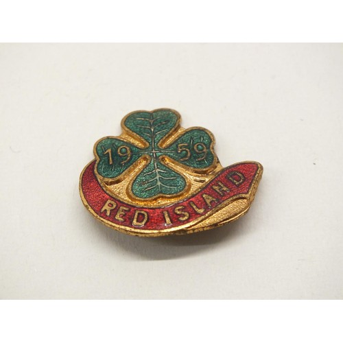 254 - VINTAGE ENAMEL BADGES INCLUDES ROBERTSONS GOLLY BADGES, GUINNESS, RED ISLAND HOLIDAY CAMP, BUNTY ETC