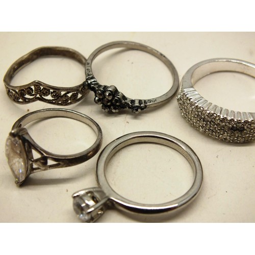 255 - SELECTION OF JEWELLERY INCLUDING SILVER