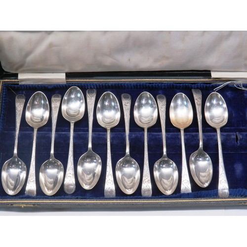 162 - VINTAGE CUTLERY INCLUDES SET OF SIX COFFEE BEAN SPOONS, BOXED SPOONS AND SILVER