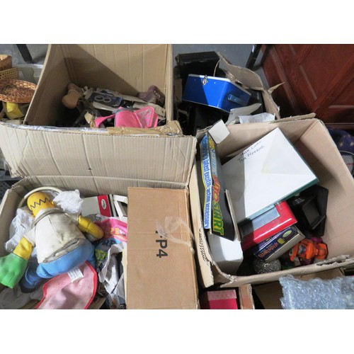 330 - 10 x BOXES OF MISCELLANEOUS ITEMS INCLUDING VINTAGE RADIO'S