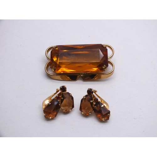 12 - AUSTRIA SIGNED LARGE GOLD TONE AND EMERALD CUT CITRINE GLASS BROOCH AND MATCHING CLIP ON EARRINGS IN... 