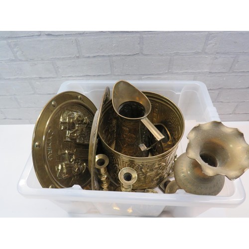 106 - COLLECTION OF BRASSWARE ITEMS