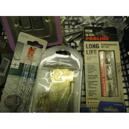 191 - BUNDLE OF POWER TOOL ACCESSORIES AND LOCK