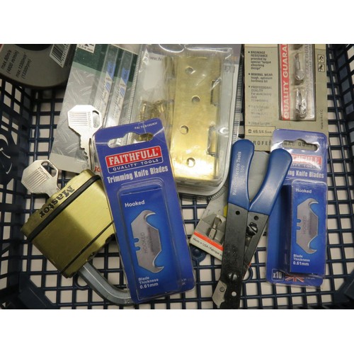 191 - BUNDLE OF POWER TOOL ACCESSORIES AND LOCK