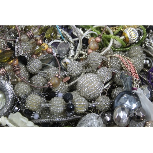 502 - 10kg UNSORTED COSTUME JEWELLERY inc. Bangles, Necklaces, Rings, Earrings.

*Please note photo is an ... 