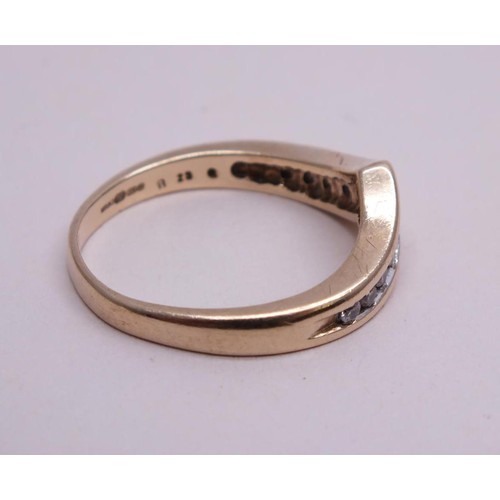 16 - 9ct GOLD DIAMOND WISHBONE RING SIZE P